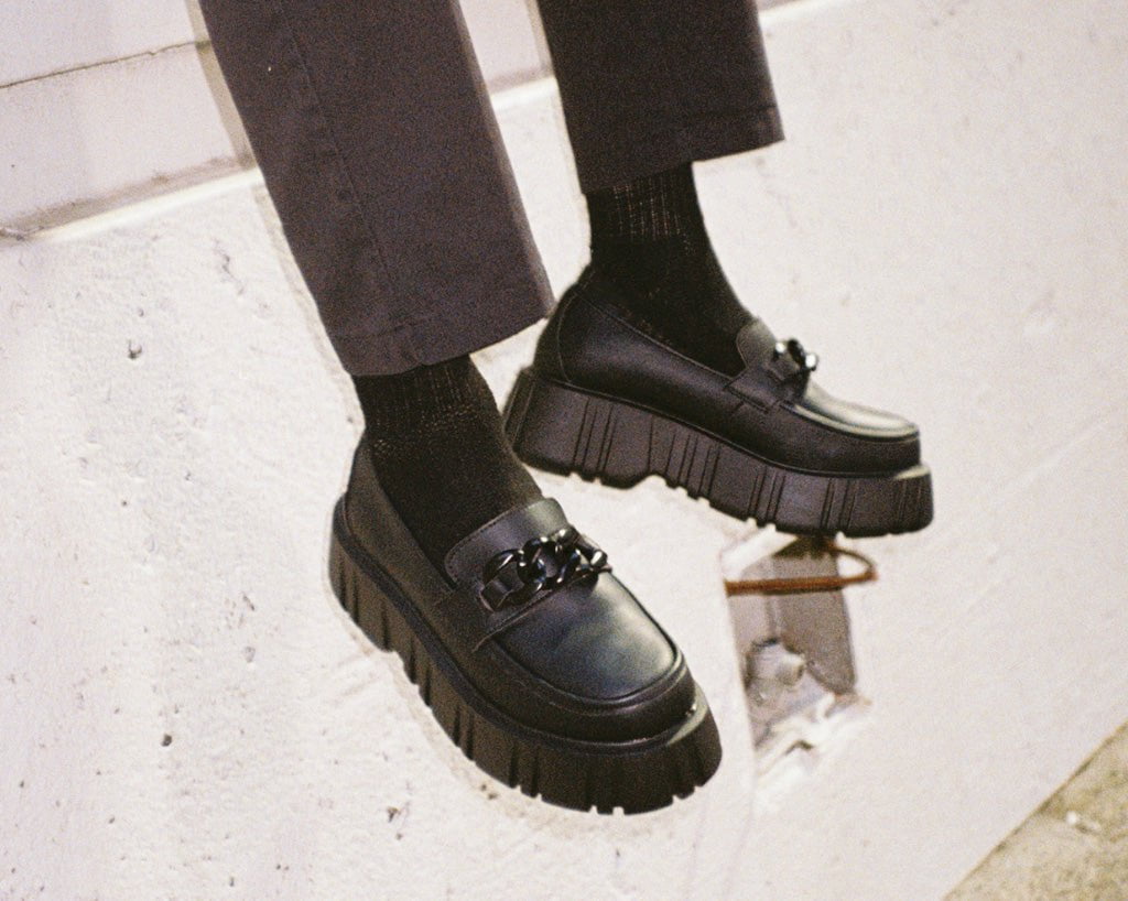 T2333 Black TUKskin™ Anarchic Airship Chain Loafer - T.U.K. Shoes