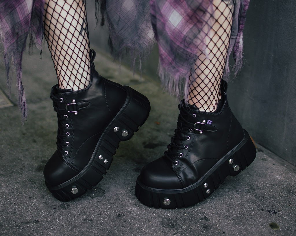 A3334 Black TUKskin Bolt Airship Boot - T.U.K. Shoes