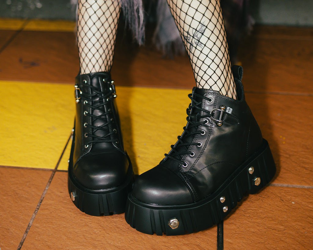 A3334 Black TUKskin Bolt Airship Boot - T.U.K. Shoes