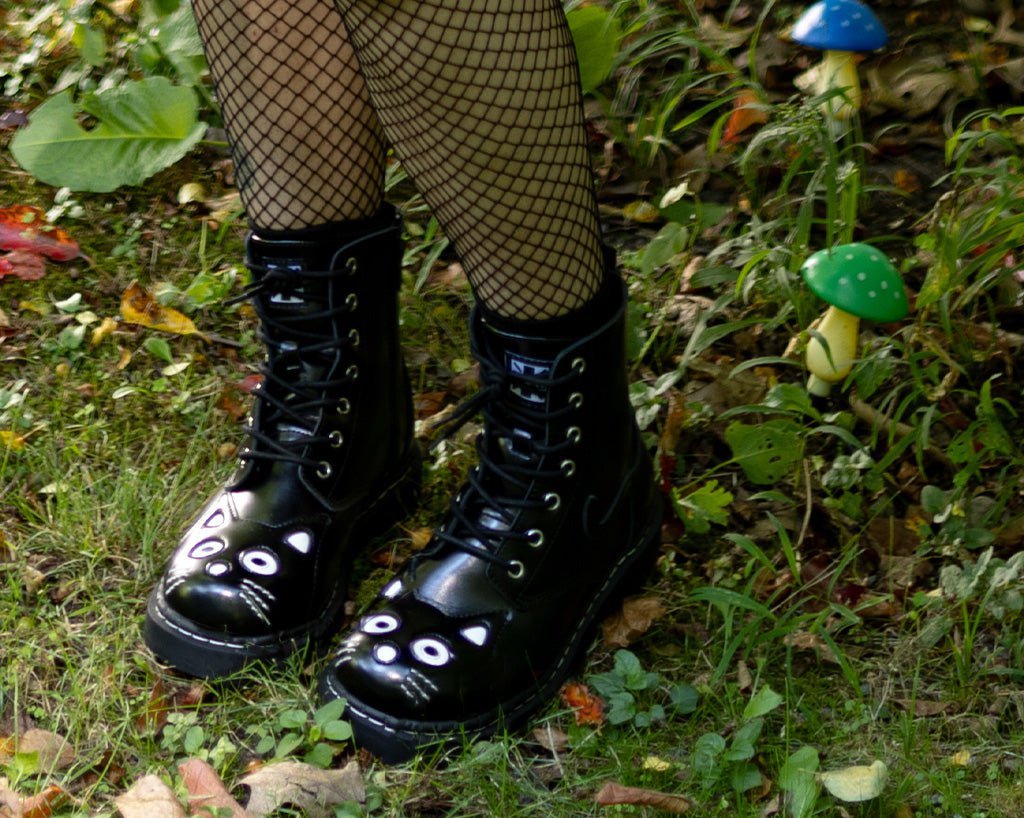T2343 Black Leather Kitty Boot - T.U.K. Shoes