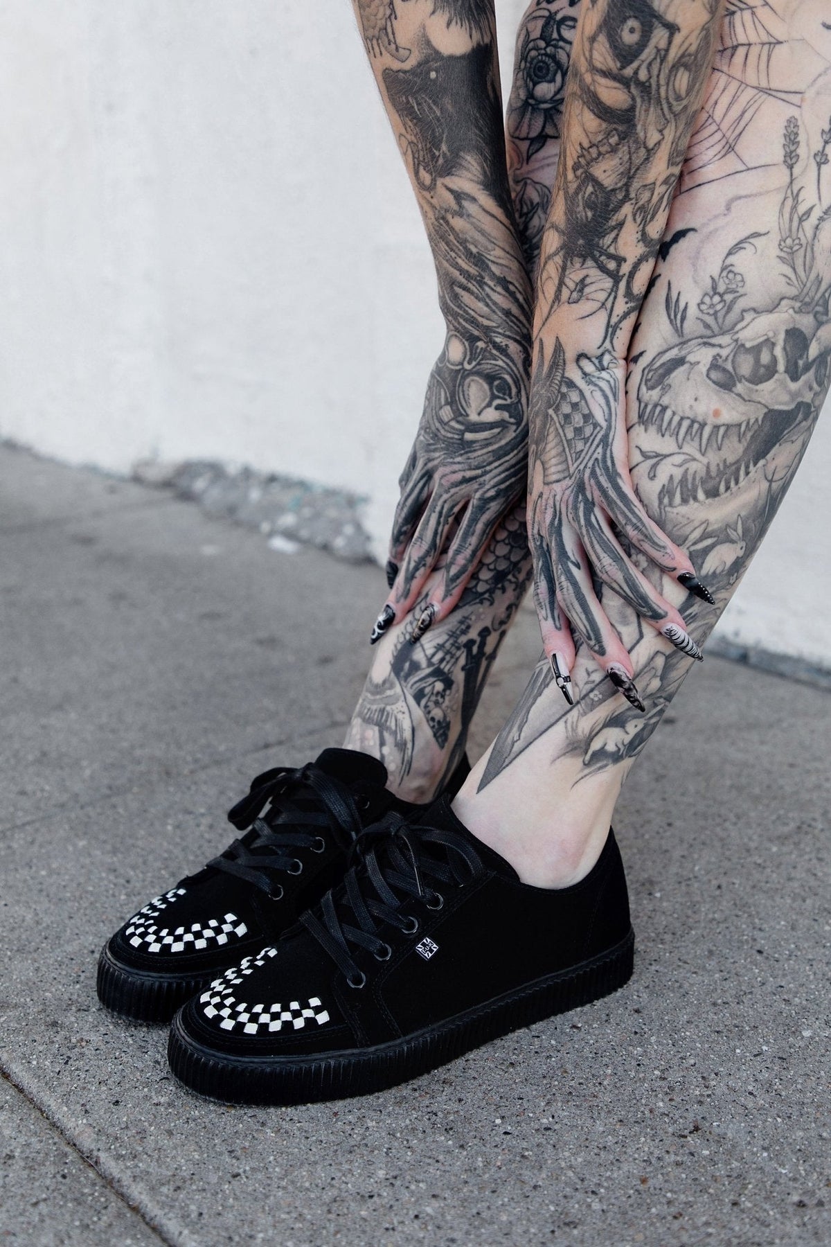 A3430 Black & White Suede Lace-Up Creeper Sneaker - T.U.K. Shoes
