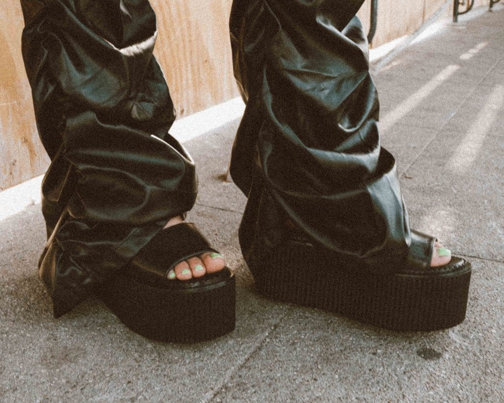 S9966L Black Brush-Off Strato Sandal - T.U.K. Shoes