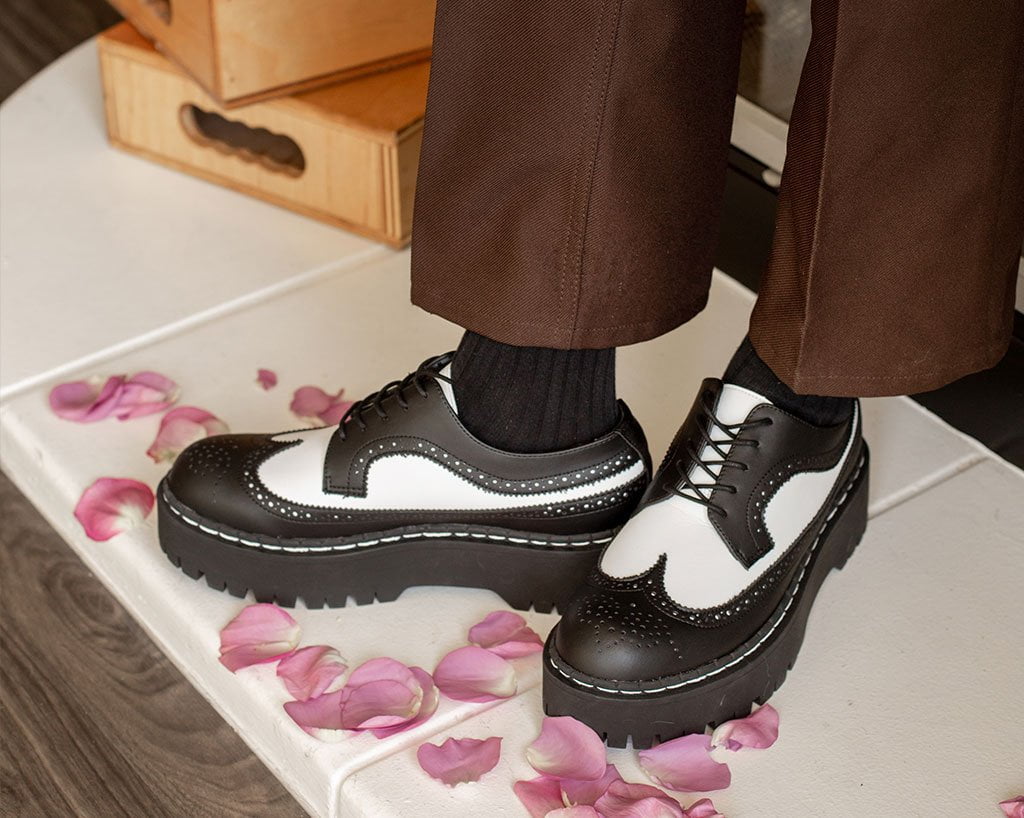 A9885 Black & White Double Decker Brogue - T.U.K. Shoes