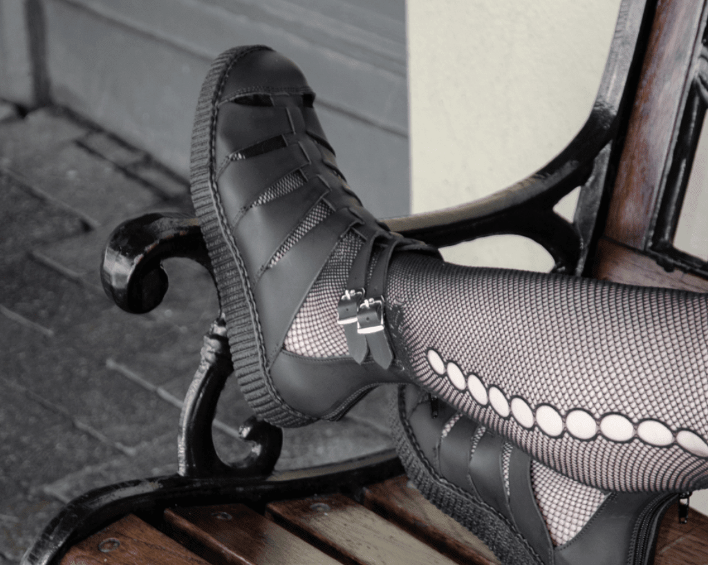 V9577L Black TUKskin™ Gladiator Viva Low Sandal - T.U.K. Shoes