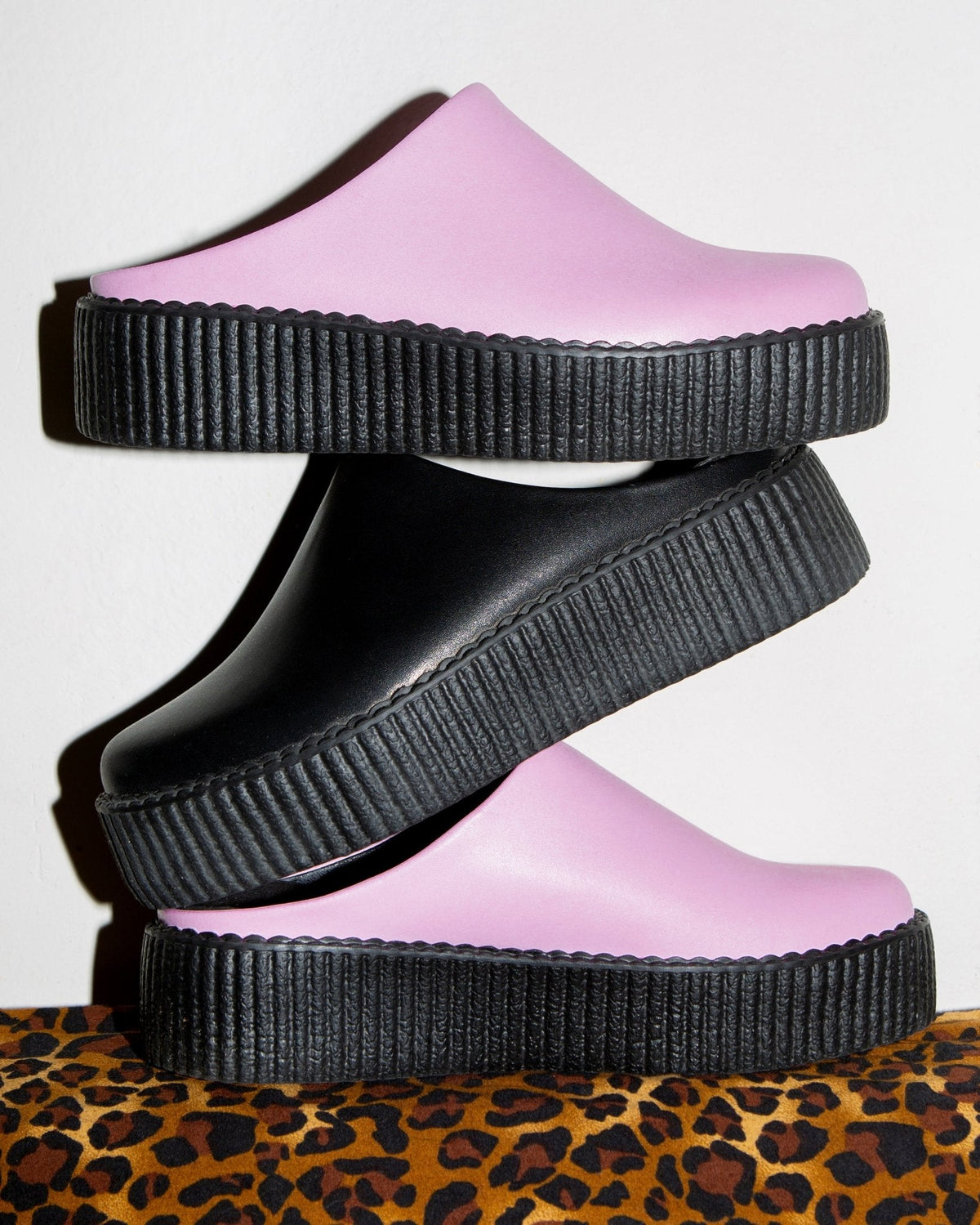 V3371L Black Leather Viva Mondo Creeper Clog - T.U.K. Shoes