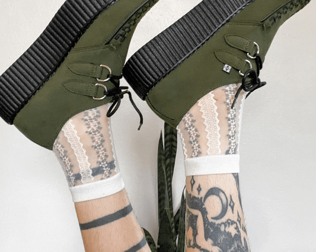 TSK1078 White Stripe Floral Sheer Sock TSK1078-OS - T.U.K. Shoes